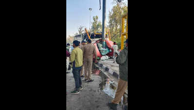 2 killed as truck rams into car at Lachhiwala toll plaza on Delhi-Dehradun highway