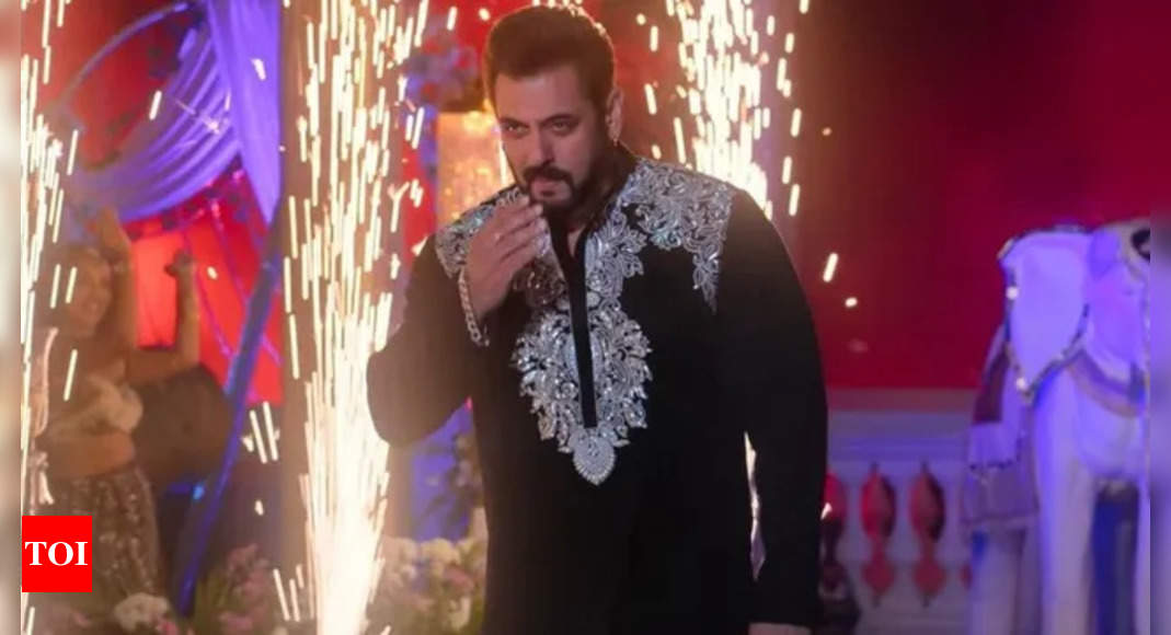 Salman Khan’s black kurta-pyjama from Sikandar sparks Eid 2025 fashion frenzy in Old Delhi! | – The Times of India