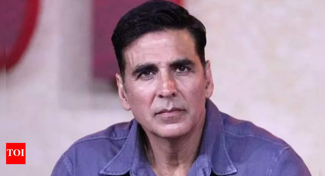 Akshay sells two Mumbai apartments for Rs 6.60 crore