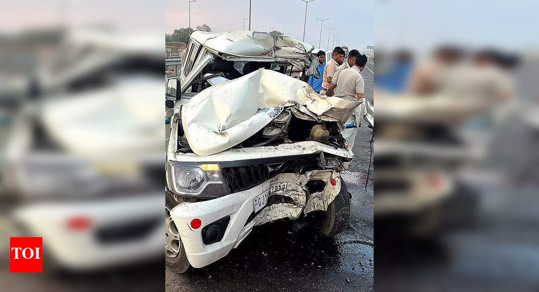 3 Gujarat cops killed as vehicle collides with truck | Chandigarh News ...