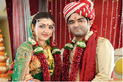 Harshita Chatterjee, Aditya Deshpande tie the knot in an interesting mix of Maharashtrian and Bengali flavour in Pune