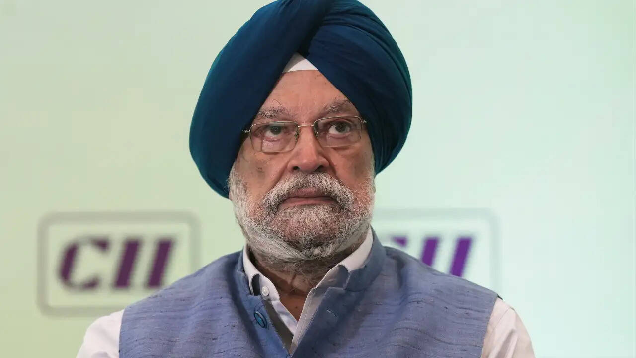 Oil minister Hardeep Singh Puri: Fuel may get cheaper if global crude  prices stay at current levels | India News - The Times of India