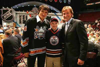 The race to 895: How Alex Ovechkin and Wayne Gretzky took different paths to goal-scoring greatness