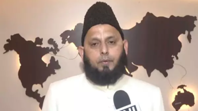 Lucknow Eidgah Imam urges people to not to offer Namaz on roads