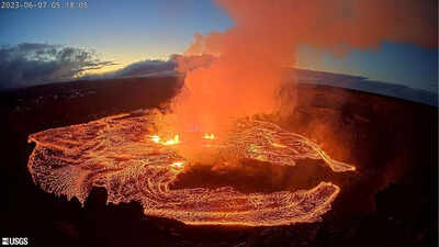 Hawaii’s Kilauea volcano mesmerises with dramatic lava fountain displays
