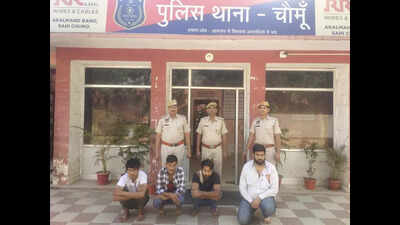 4 arrested for selling rented cars