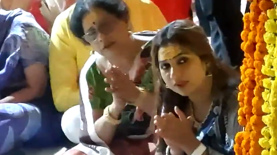 Shreya Ghoshal offers prayers at Ujjain's Mahakaleshwar temple