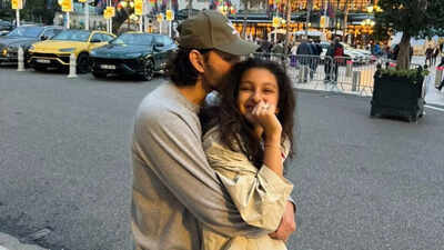 When Sitara Ghattamaneni teased dad Mahesh Babu over the Disney milestone as he took on the Mufasa role; said, "I keep making fun of him"