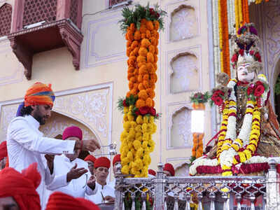 Jaipur’s erstwhile royals perform Gangaur puja at the City Palace