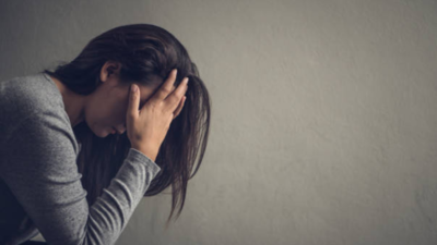 25-yr-old loses walking ability, develops neurological issues after breakup: Doctor highlights impact of psychological illness