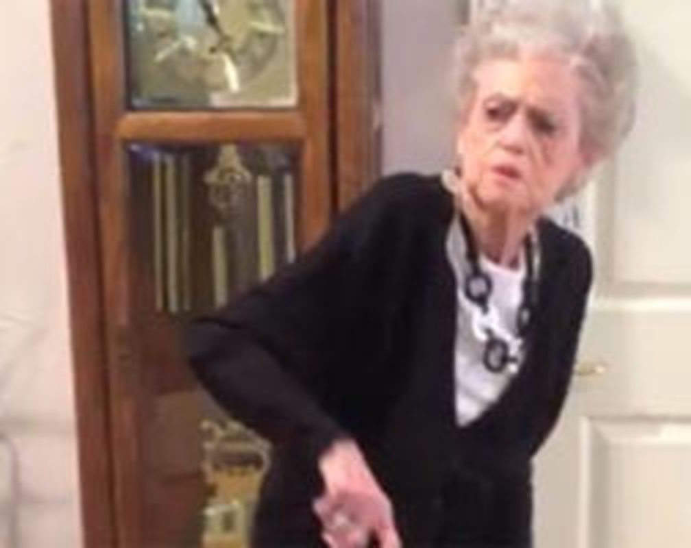 
90-year-old grandma dances to Whitney Houston's song
