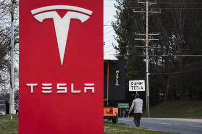 Investment adviser Brad Lander of New York's pension funds to Tesla shareholders: You don’t have a full-time CEO and how this means loss of millions