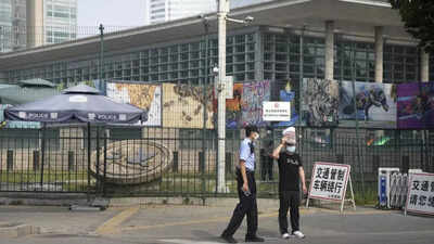 US prohibits its officials in China from dating Chinese citizens
