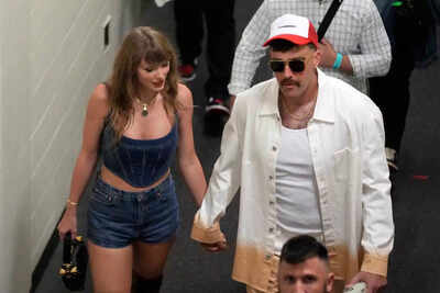 Taylor Swift breaks her social media silence for Travis Kelce and fans are panicking about it