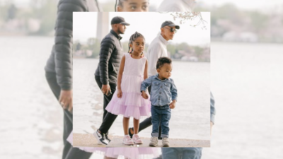 Barack Obama says 'sorry' for photobombing; family says they got an heirloom picture