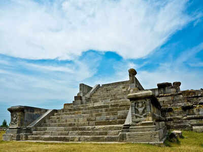 Kashmir govt plans to boost tourism at historic Parihaspora Archaeological Site