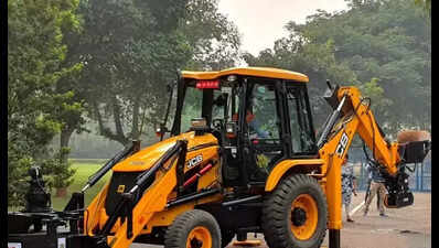 3 puppies crushed under JCB as Panvel civic body clears hawkers