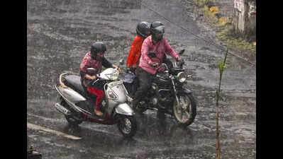Unseasonal April rain brings hill station vibes to Nagpur