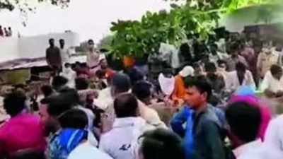 Madhya Pradesh youth falls into well, 7 jump one by one to save him, all die