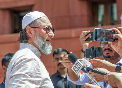 AIMIM chief Asaduddin Owaisi moves Supreme Court against Waqf Amendment Bill, calls it a violation of muslim rights