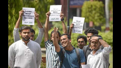 Students stage protest against Waqf Amendment Bill at Jamia Millia Islamia