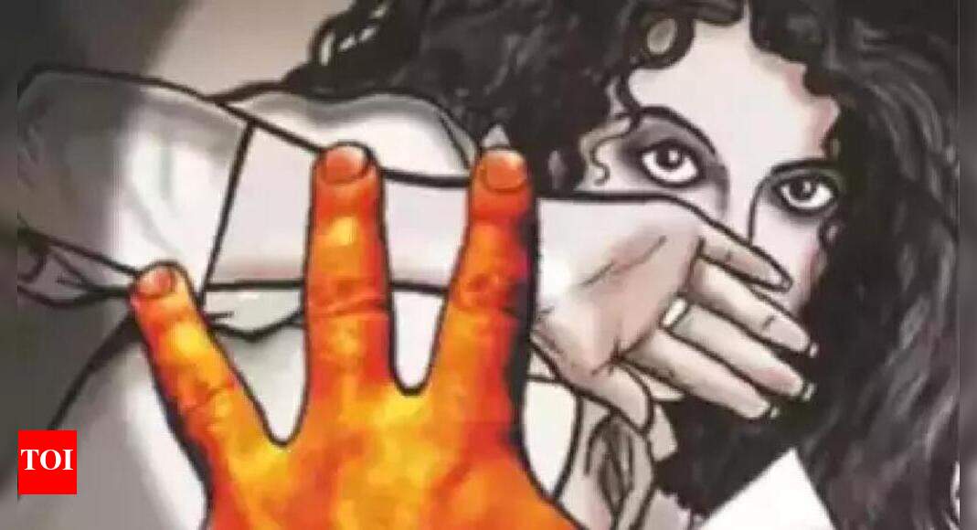 ‘Break up with boyfriend? Come with us’ Youth molests northeastern