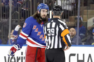 Referee conspirators: NHL officials play favorite?