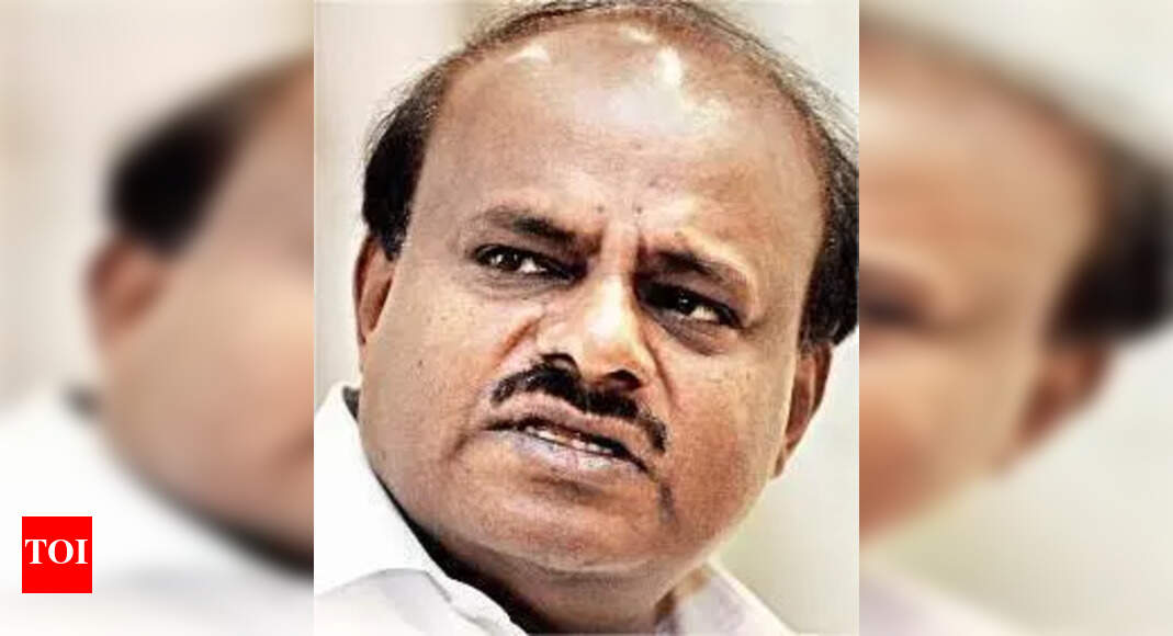 Kumaraswamy vows to expose Shivakumar, deputy chief minister dares him(02)