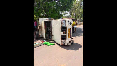 40 injured as pickup van overturns