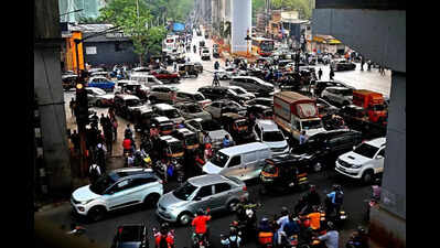 Locals voice safety concerns at Andheri-Kurla Rd, WEH jn | Mumbai ...