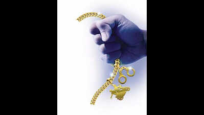 Woman held for drugging pal, stealing 5.4L gold