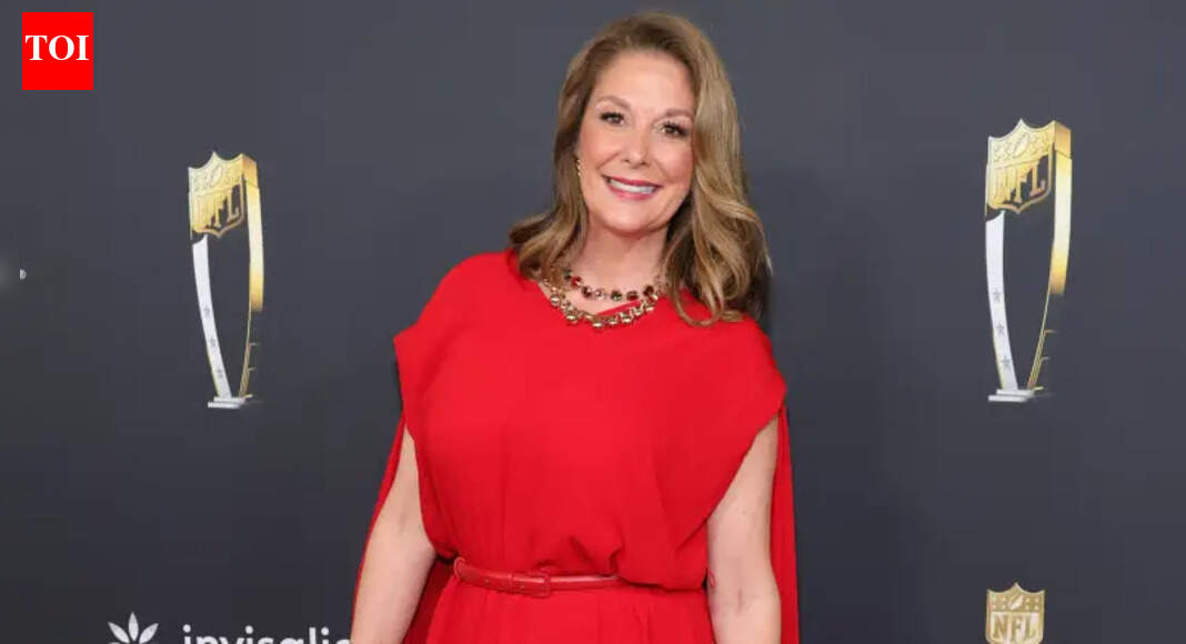Patrick Mahomes' mom Randi makes headlines with her cryptic two-word ...