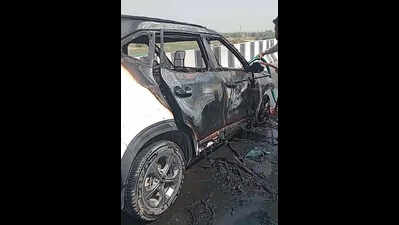 Car catches fire on Delhi-Mumbai Expressway, driver escapes unhurt ...