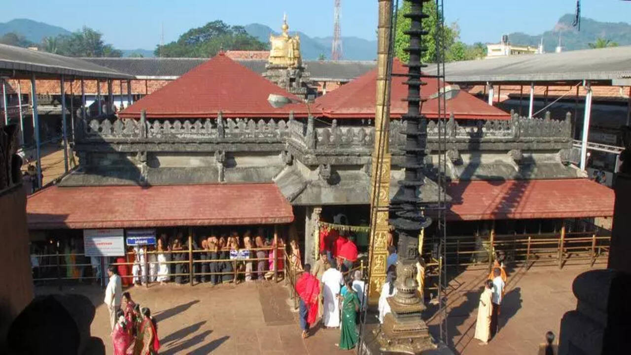 Kollur Sri Mookambika Temple revenue touches Rs 71 crore | Mangaluru News -  Times of India