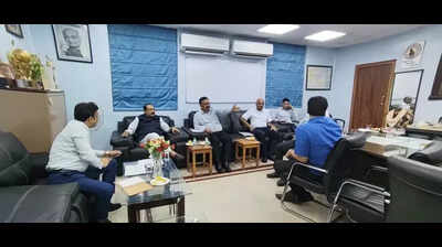Nawada MP meets DRM over Rlys development projects