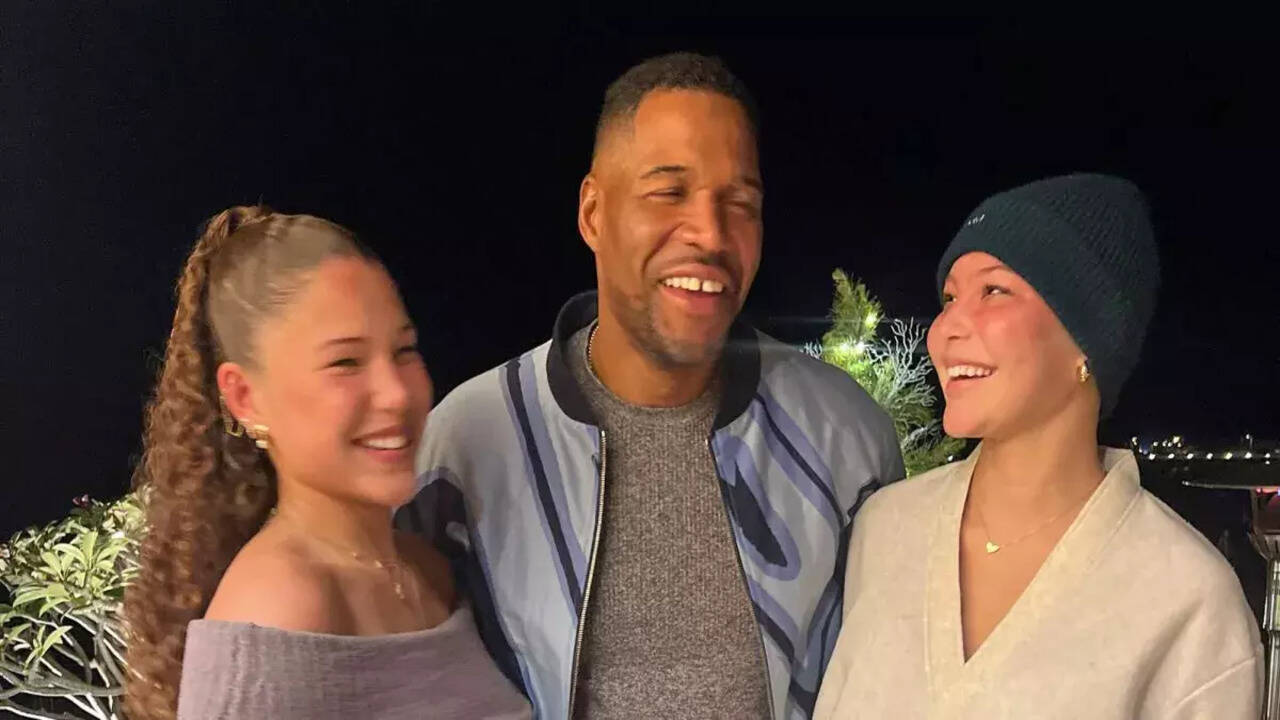 Michael Strahan's daughter Isabella Strahan reveals she felt "jealous" of  twin sister's life during cancer treatment | NFL News - The Times of India