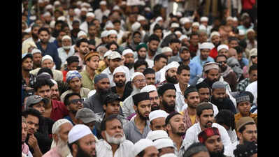 Thousands gather at Central Library ground to protest new Waqf law