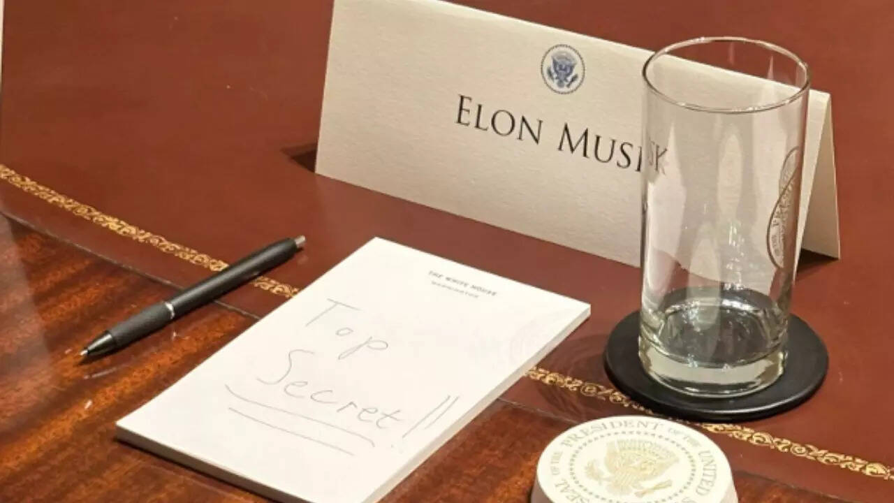 Elon musk's 'top secret' notes from Trump cabinet meeting go viral: What  netizens are saying - The Times of India