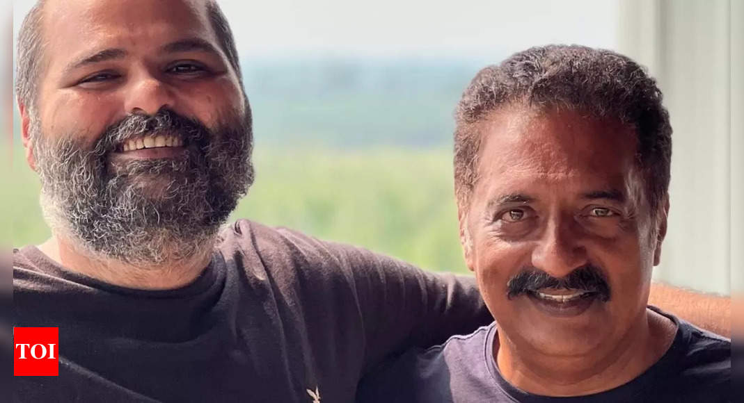 Prakash Raj poses with Kamra amidst threatening audio