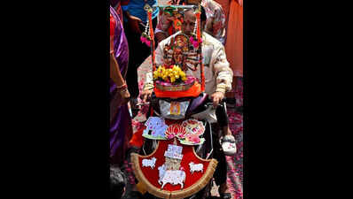 Sea of saffron sweeps Hyderabad as thousands join Hanuman Jayanti Vijaya Yatra