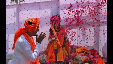 Sea of saffron sweeps Hyderabad as thousands join Hanuman Jayanti Vijaya Yatra