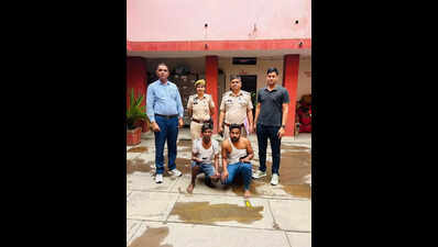 2 of gang held for using oil leak trick to steal valuables from cars