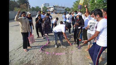Bengaluru residents join hands to protest poor infrastructure in Panathur-Balagere area