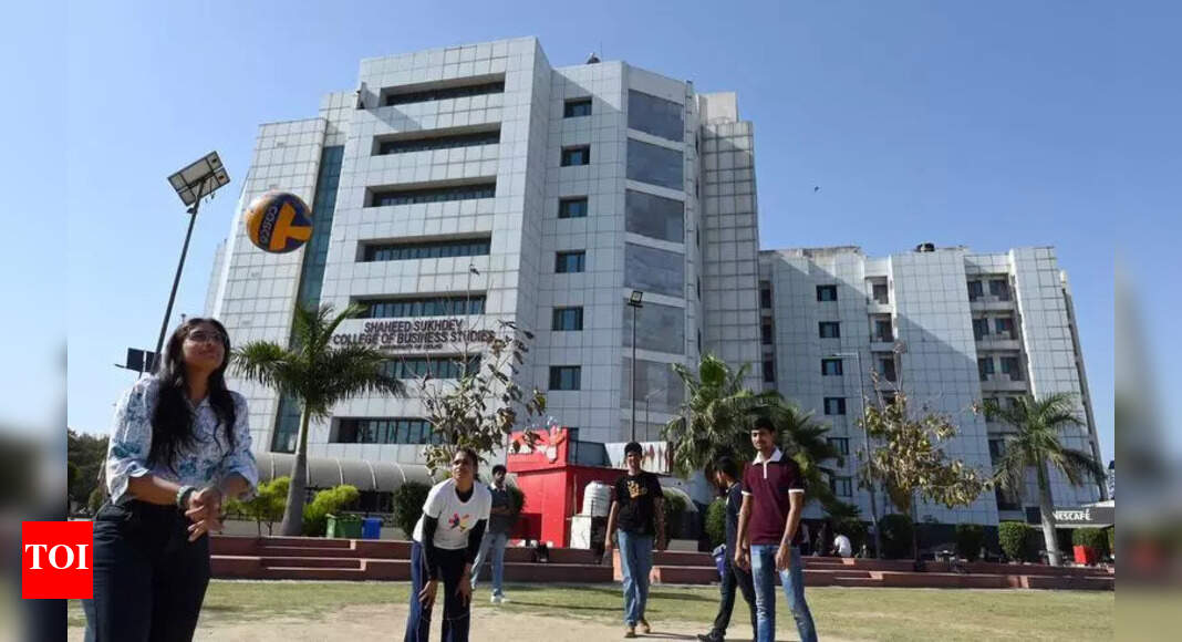 Shaheed Sukhdev College of Business Studies hosts alumni felicitation ...