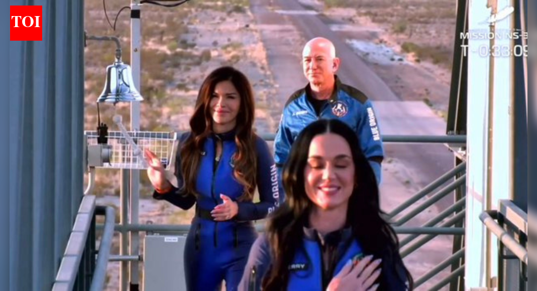 Amazon founder Jeff Bezos shares a 'Love Message' as fiancee Lauren ...