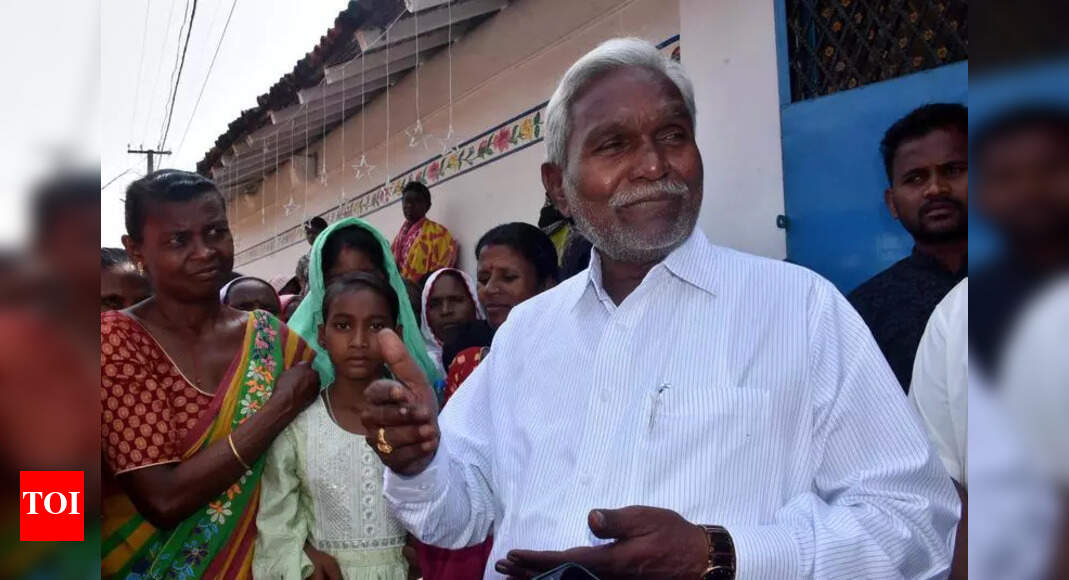Champai accuses Cong of aiding conversions | Ranchi News - The Times of ...