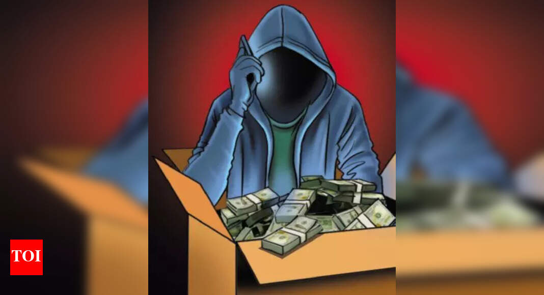 Three booked for duping elderly woman - The Times of India