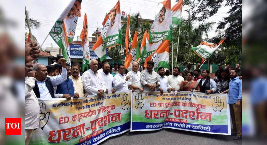Chargesheet against Sonia, Rahul: Cong stir outside Ranchi ED office ...