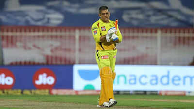 IPL: When MS Dhoni changed CSK's team hotel over 'food delivery' - WATCH