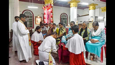 City churches mark Maundy Thursday with special prayer services